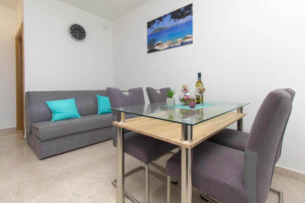 Apartmani Malis Ražanj エクステリア 写真