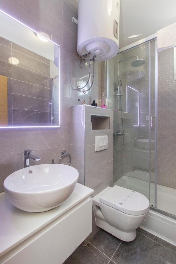 Apartmani Malis Ražanj エクステリア 写真