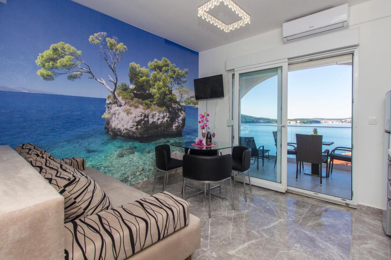 Apartmani Malis Ražanj エクステリア 写真
