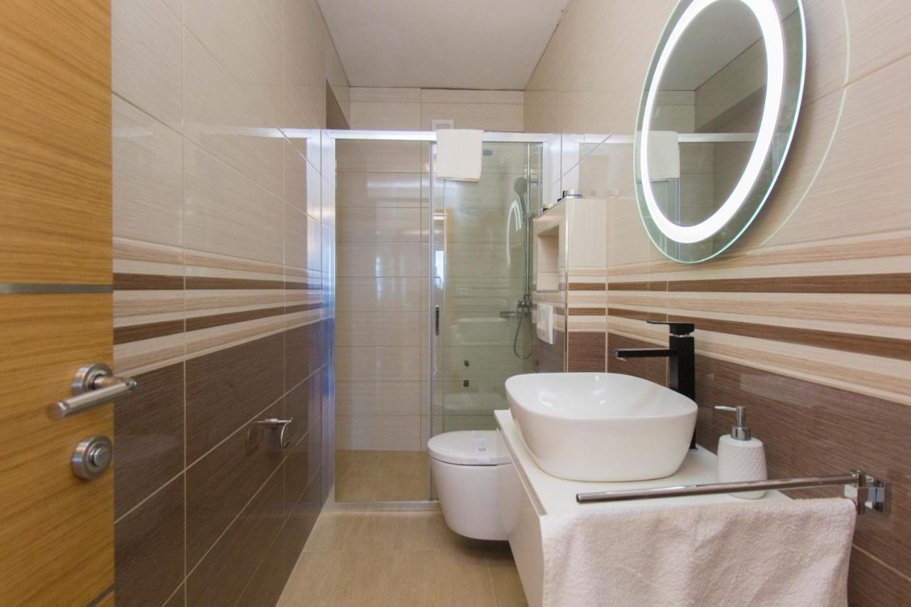 Apartmani Malis Ražanj エクステリア 写真