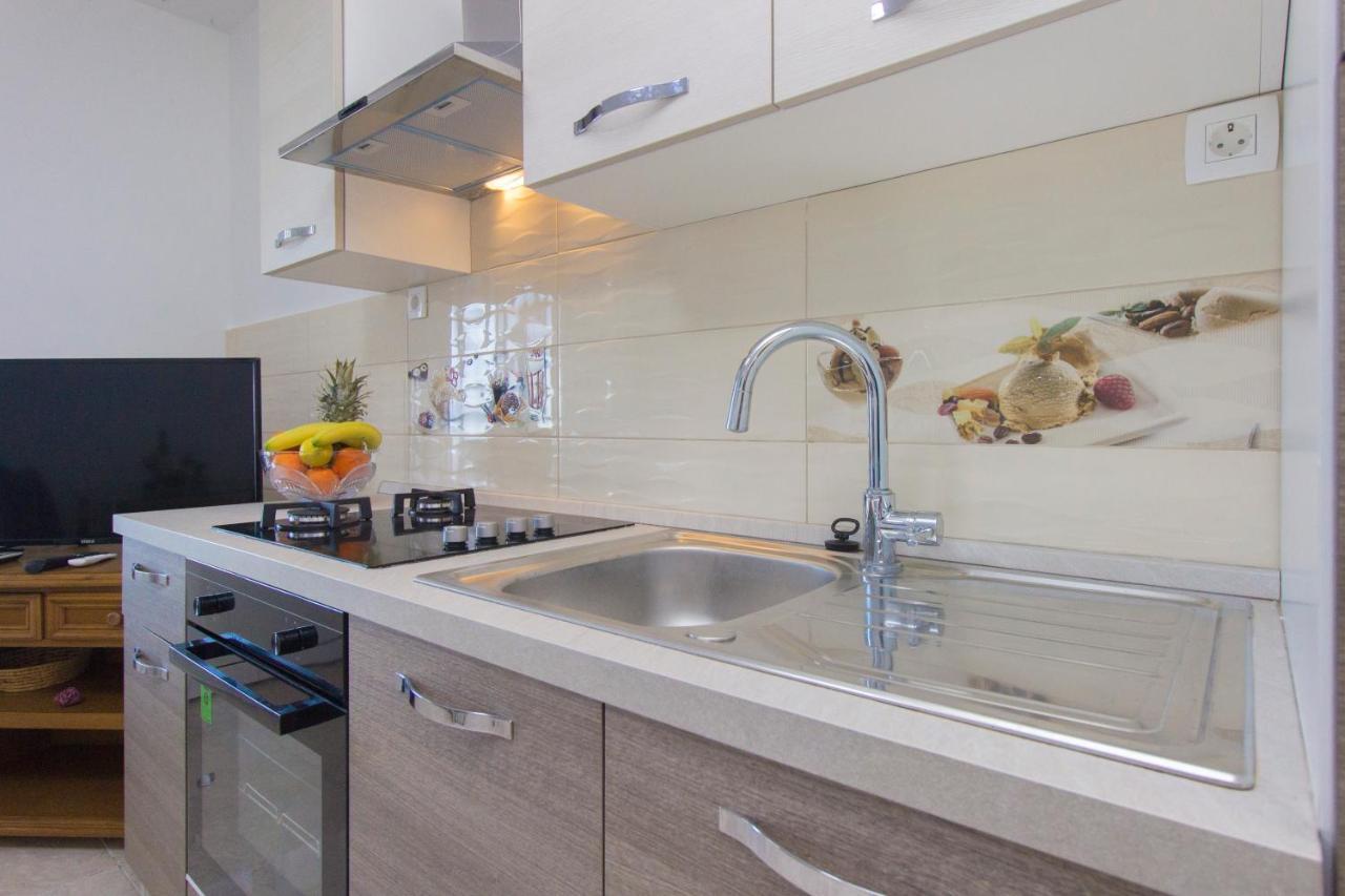 Apartmani Malis Ražanj エクステリア 写真