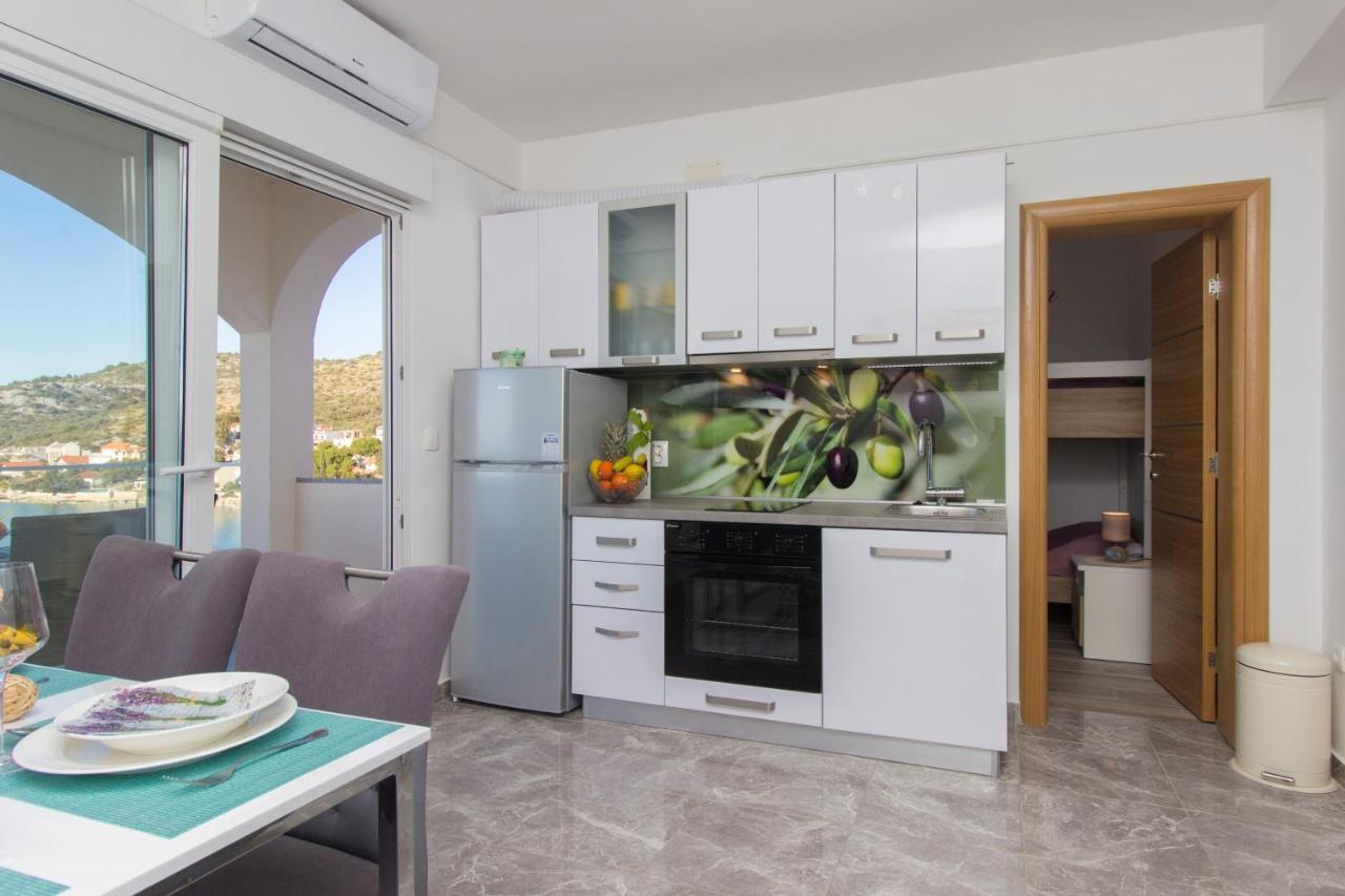 Apartmani Malis Ražanj エクステリア 写真