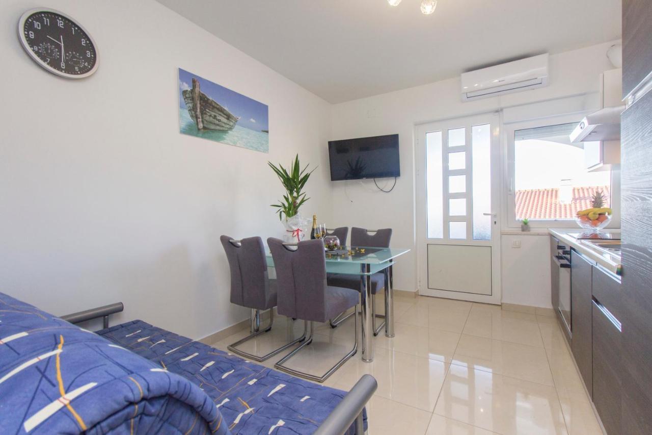 Apartmani Malis Ražanj エクステリア 写真