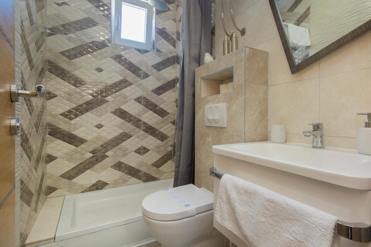 Apartmani Malis Ražanj エクステリア 写真