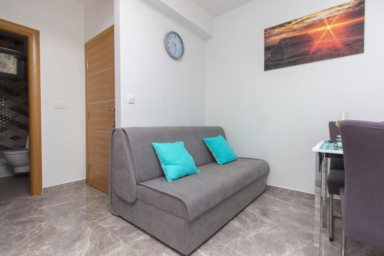 Apartmani Malis Ražanj エクステリア 写真