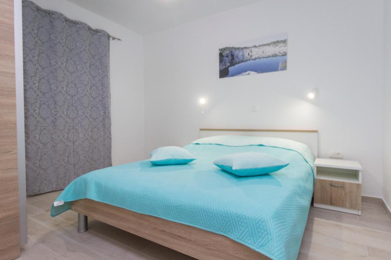 Apartmani Malis Ražanj エクステリア 写真