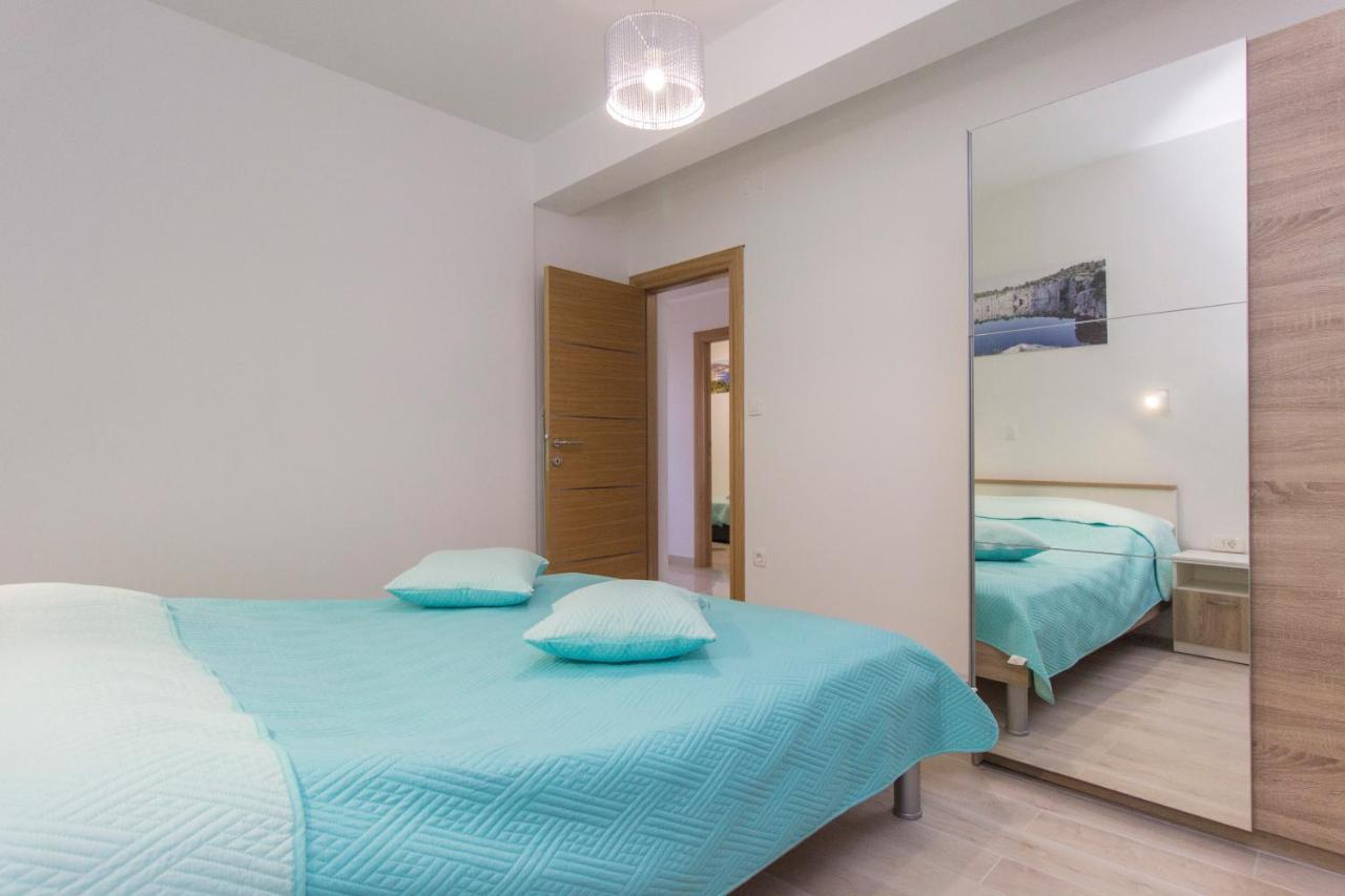 Apartmani Malis Ražanj エクステリア 写真