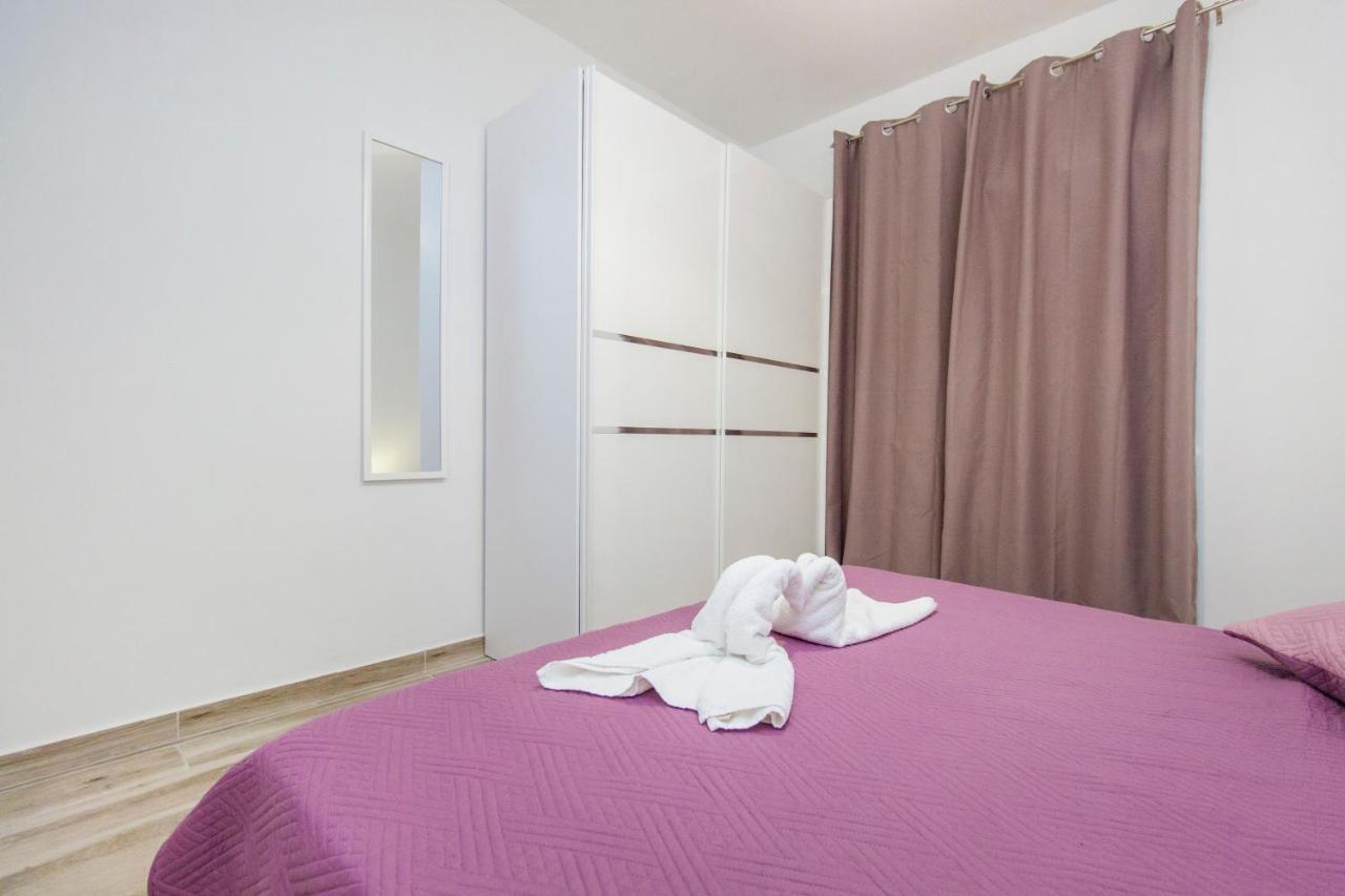 Apartmani Malis Ražanj エクステリア 写真
